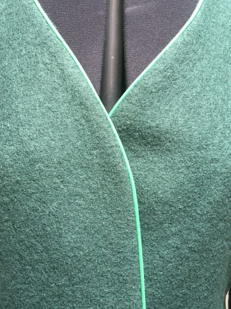 passepoil fait main encolure veste tailleur